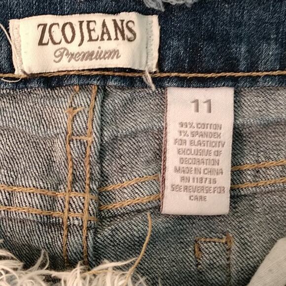 ZCO Jeans Frayed Waist Distressed Exposed Button Fly Midrise Shorts size… - Picture 10 of 12